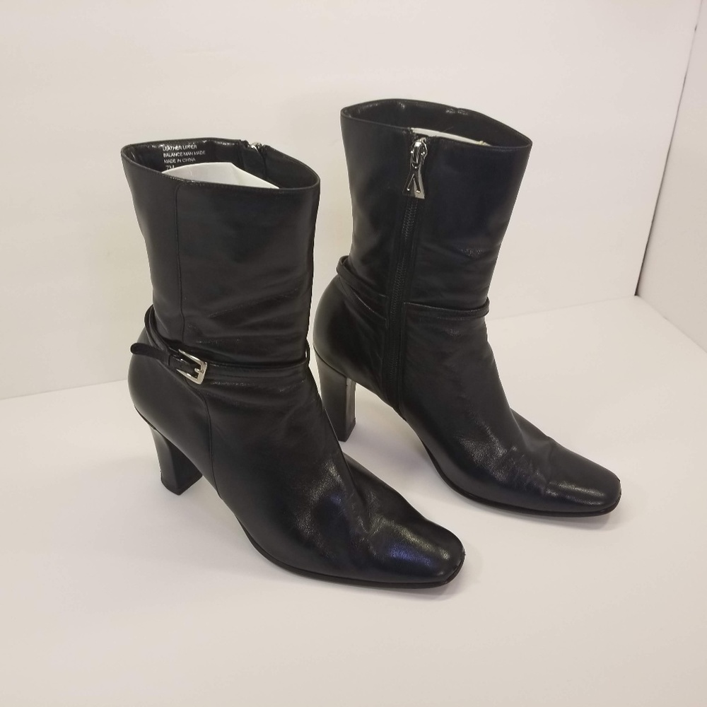 EUC. Anne Klein 2 Leather Ankle Boots Size 7M